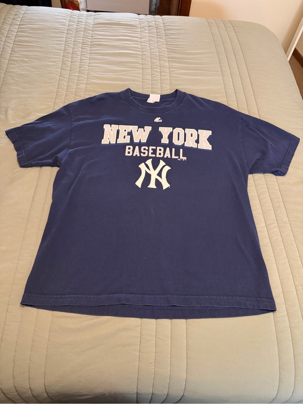 Vintage Early 2000’s New York Yankees T Shirt (Size XL)
